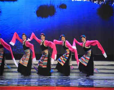 འབའ་གཞས་ཀྱི་བྱུང་འཕེལ་དང་རིགས་དབྱེ།སྒྱུ་རྩལ་བཅས་ལ་རགས་ཙམ་དཔྱད་པ།