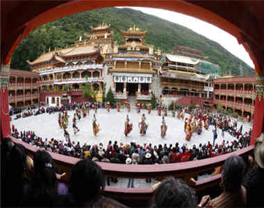 བོད་ཀྱི་ལྷ་མོ་འཁྲབ་སྟངས་དང་འཆམ་རྒྱག་སྟངས།