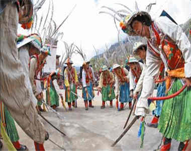 རྒྱལ་མོ་རོང་རྒྱུད་ཀྱི་མདའ་གྲིའི་གར་འཆམ།