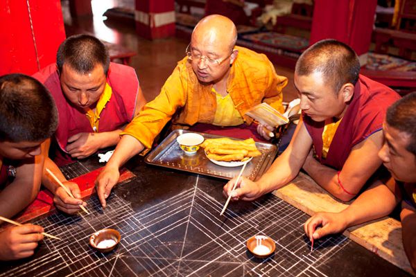 ༄༅། །དཀྱིལ་འཁོར་བཞེངས་བའི་གོ་རིམ། གྲ་སྒྲིག་རིམ་པ།