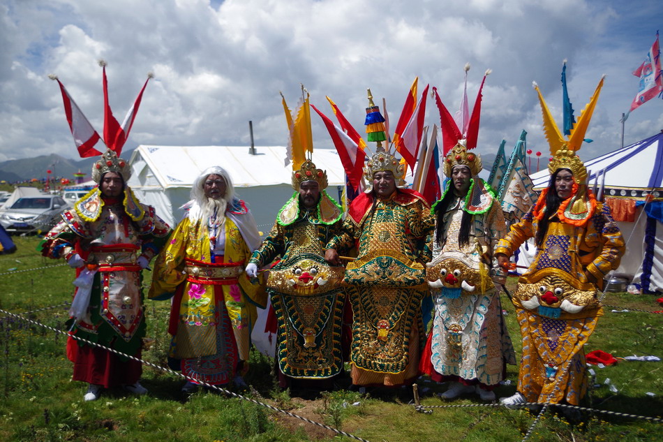 ༄༅། །མགོ་ལོག་ནི་ཀྲུང་གོ་གེ་སར་རིག་གནས་ཀྱི་ཕ་ཡུལ་ཡིན།