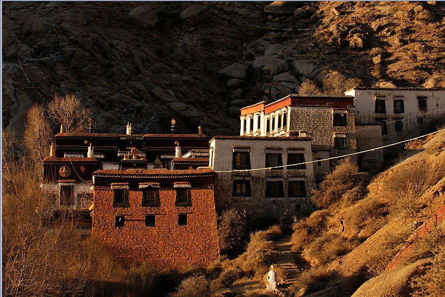 ༄༅། །གྲི་གུམ་བཙད་པོ་དང་གཤེན་ཀླུ་དགའི་བོན་གཏེར་སྐོར།