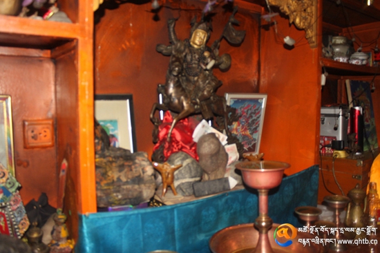༄༅།། ཨ་ཁུ་ཁྲོ་ཐུང་གི་སྐུ་མཁར། 
