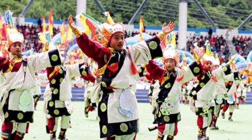 ༄༅།། གེ་སར་སྒྲུང་དང་འབྲེལ་བའི་རྣམ་ཐར་ཟློས་གར་ལ་རགས་ཙམ་དཔྱད་པ།
