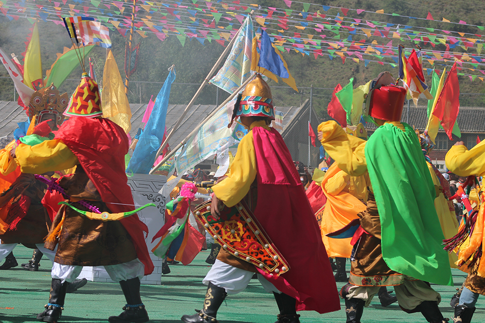 ༄༅།། གླིང་སེང་ཆེན་རྒྱལ་པོའི་རྟོགས་པ་བརྗོད་པ་ལས་གཡུ་རོང་བསེ་རྫོང་ཕབས་པའི་ལོ་རྒྱུས་མདོར་བསྡུས།