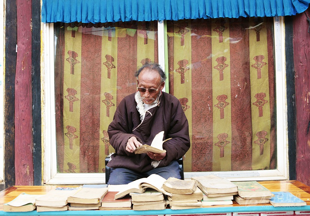༄༅།། གླིང་སྒྲུང་དང་འགྲོགས་པའི་མི་ཚེ།