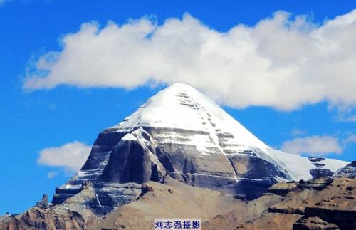 ༄༅།། གེ་སར་སྒྲུང་ལས་བསྟན་པའི་བླའི་རིག་གནས་ལ་དཔྱད་པ།