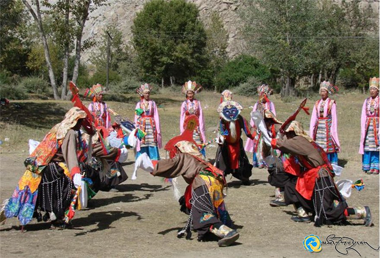 ༄༅།།ལྷ་སའི་སྐྱོར་མོ་ལུང་ལྷ་མོའི་ཟློས་གར།