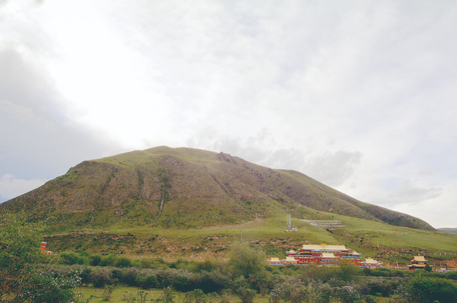 ༄༅།། སྨུག་པོ་གདོང་གི་རུས་རྒྱུད་དང་མདོ་ཁམས་གླིང་ཡུལ་ཁྲ་མོ།