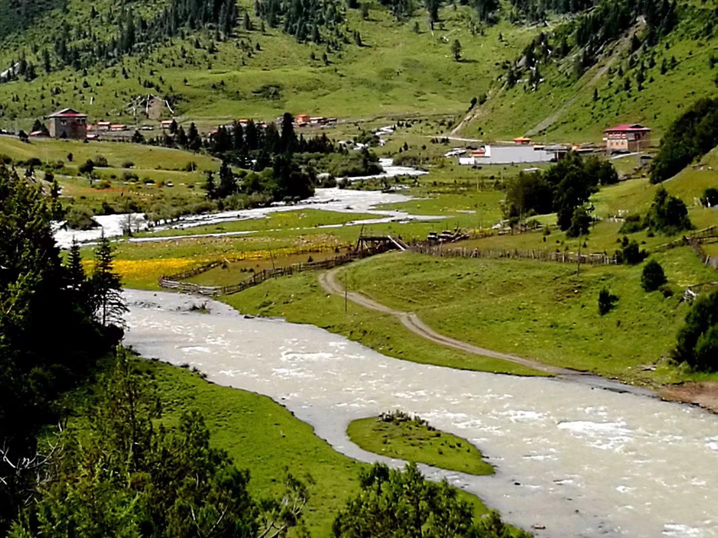 ༄༅།།གླིང་གསེར་པའི་ཉི་འབུམ་དར་ཡག་གི་རྫོང་ཤུལ།
