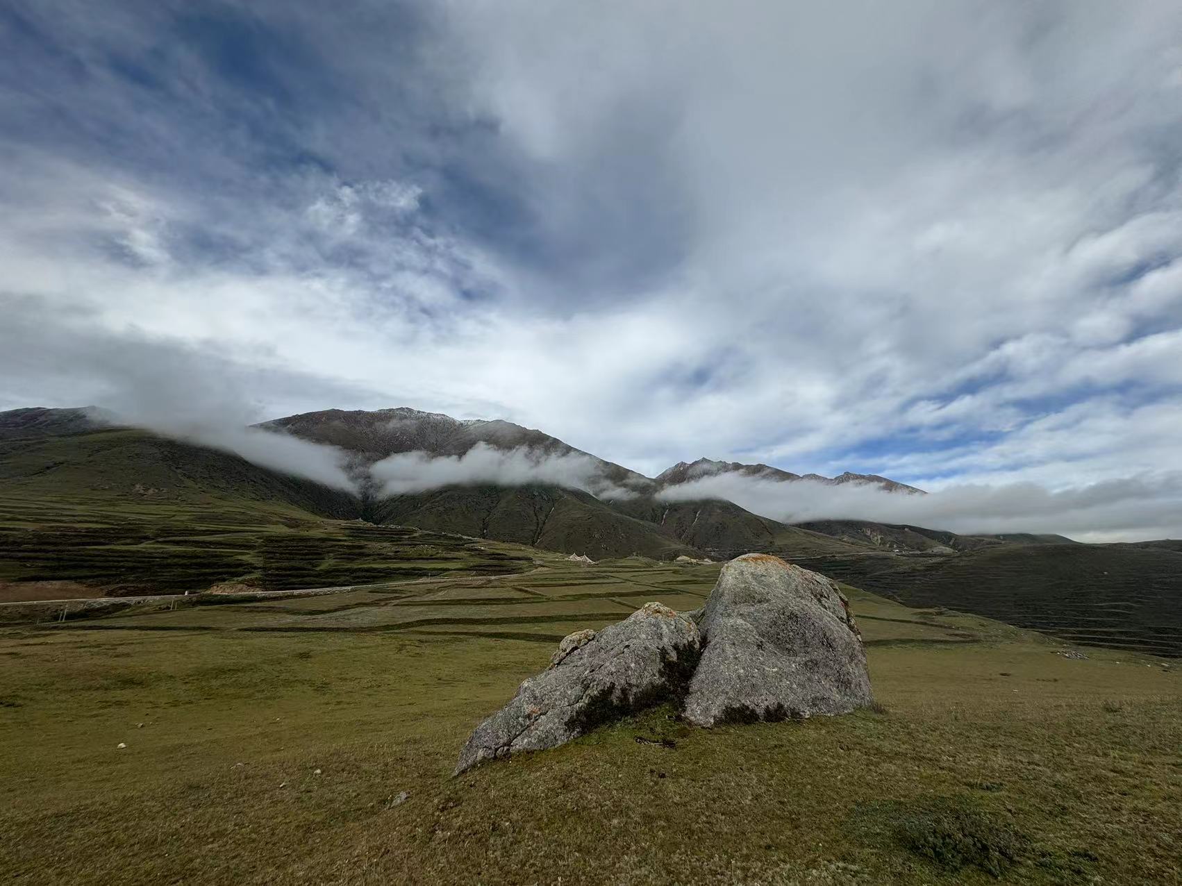 ༄༅།། གླིང་སྒྲུང་ལས་བྱུང་བའི་ལུས་རྩལ་གྱི་རིག་གནས་སྣང་ཚུལ་སྐོར་ཐོག་མར་གླེང་བ།
