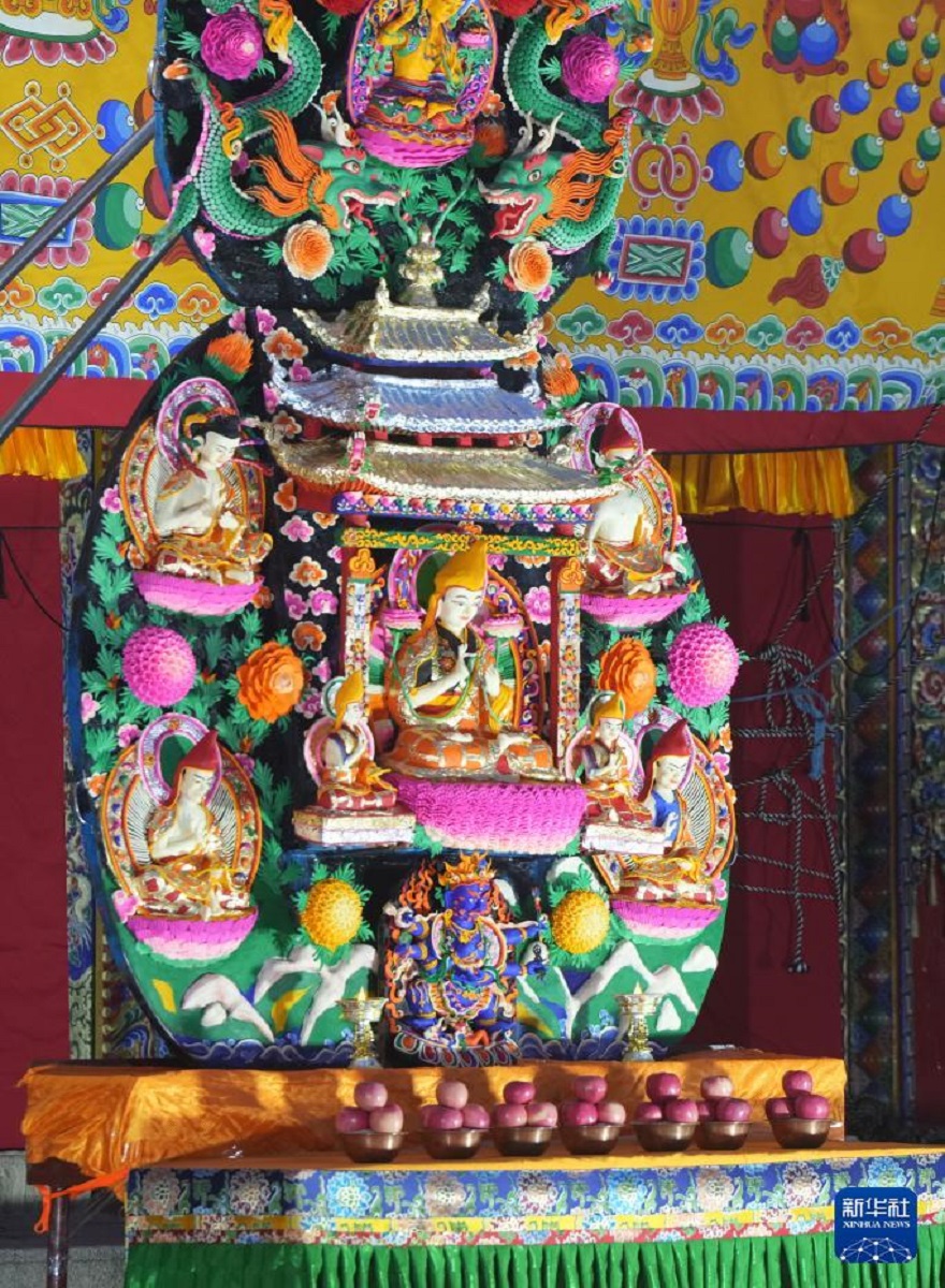 ༄༅།།ཧྲང་ཧེ་ནས་བོད་ཀྱི་རི་མོ་མཛེས་རྩལ་འགྲན་སྟོན་བྱས།