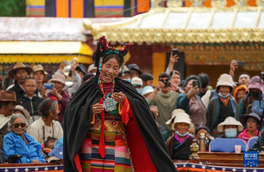 ༄༅།།བོད་ལྗོངས་ཀྱི་ཞོ་སྟོན་དུས་ཆེན་ཐོག་ལྷ་མོ་ཟློས་གར་ལ་གཟིགས་པ།